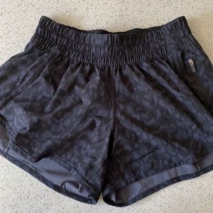 Lululemon tracker 4 inch shorts